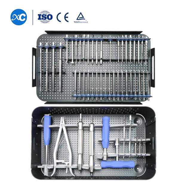 Sada n&aacute;strojov na odstr&aacute;nenie zlomenej skrutky